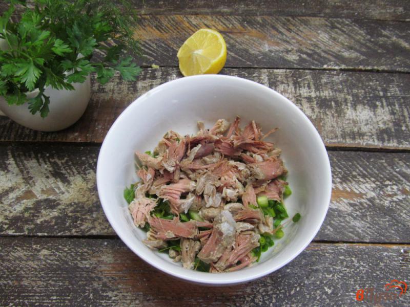 Фото приготовление рецепта: Огуречный салат со свининой шаг №5