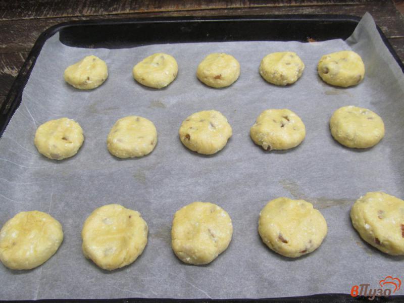 Фото приготовление рецепта: Творожное печенье с семечками и изюмом шаг №7