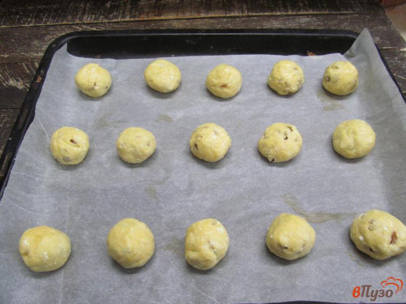 Фото приготовление рецепта: Творожное печенье с семечками и изюмом шаг №6