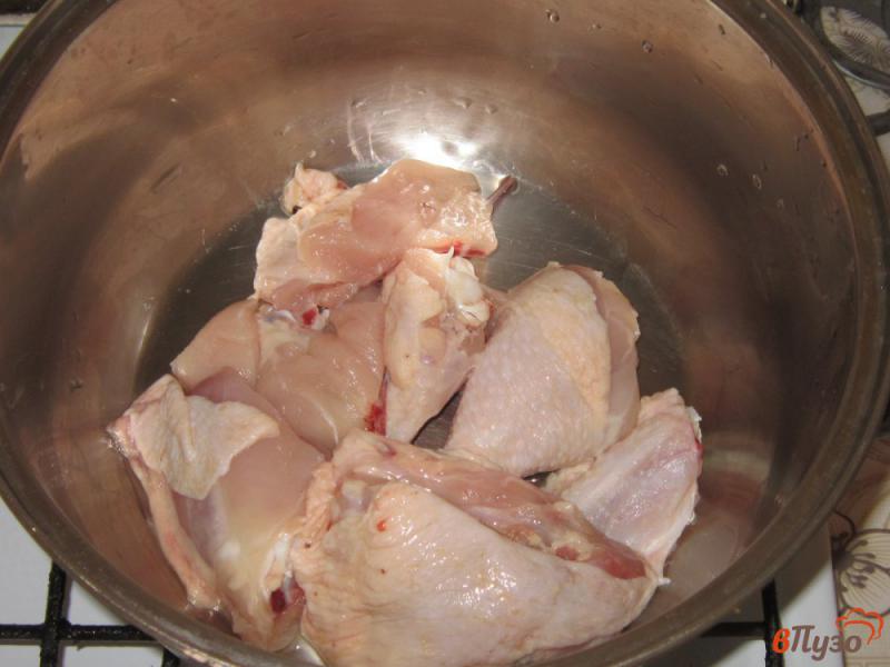 Фото приготовление рецепта: Суп куриный с грибами и грибным кубиком шаг №1