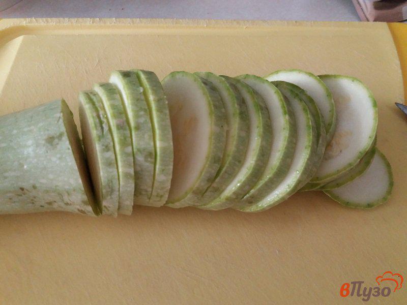 Фото приготовление рецепта: Жаренные кабачки в сырном кляре шаг №1