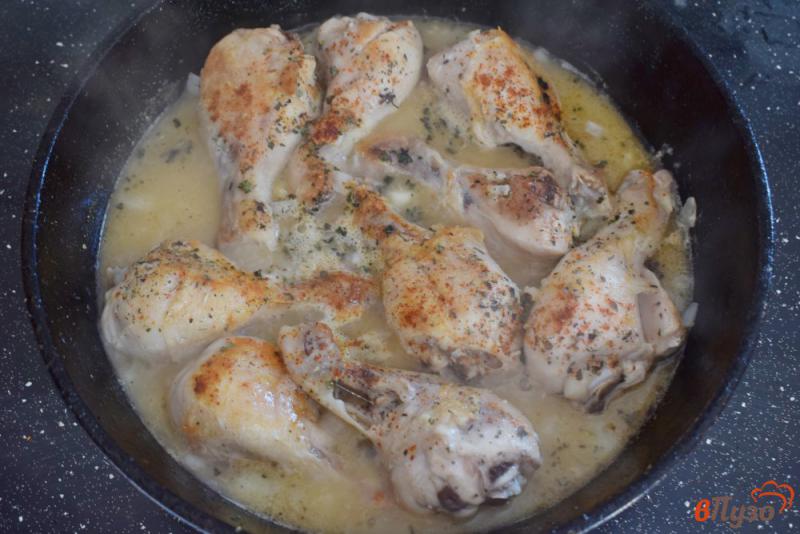 Фото приготовление рецепта: Куриные голени в сметанной заливке шаг №3