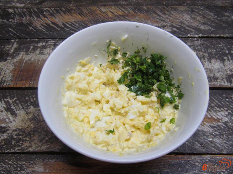 Фото приготовление рецепта: Закуска из рыбы с яйцом шаг №2