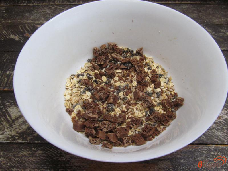 Фото приготовление рецепта: Батончики из чернослива с медом и орехами шаг №5