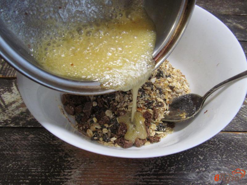 Фото приготовление рецепта: Батончики из чернослива с медом и орехами шаг №6