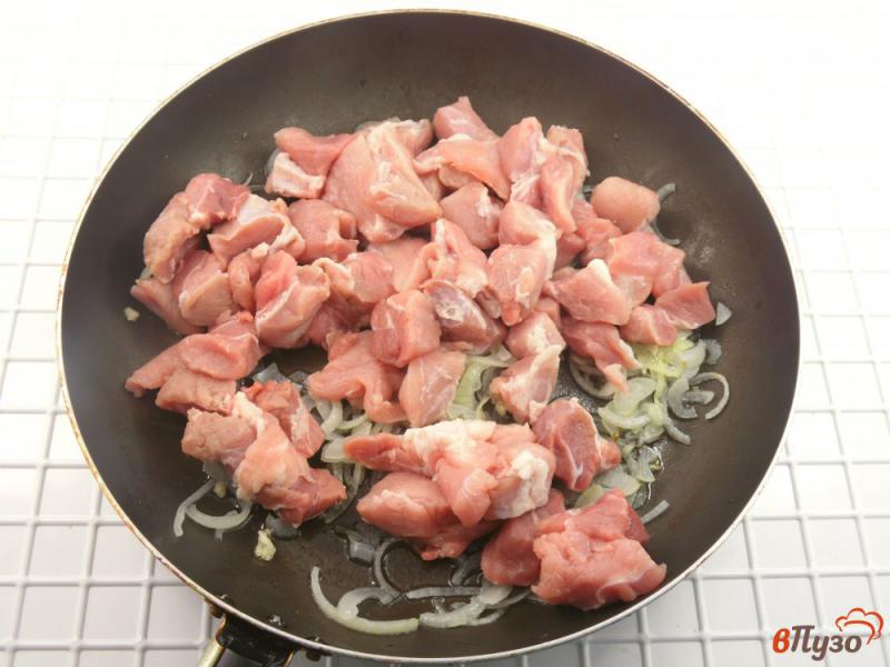 Фото приготовление рецепта: Тушеная свинина с тыквой и кукурузой шаг №2
