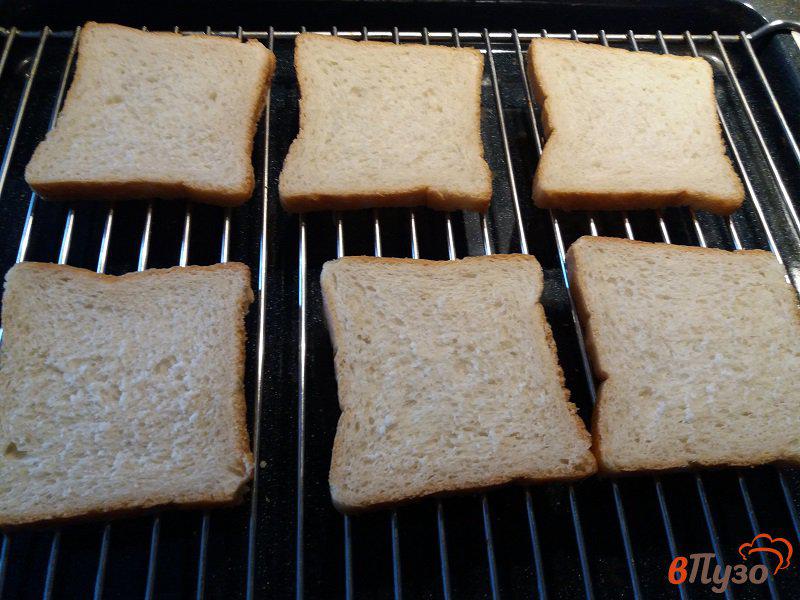 Фото приготовление рецепта: Горячие тосты «Фламмкухен» шаг №5