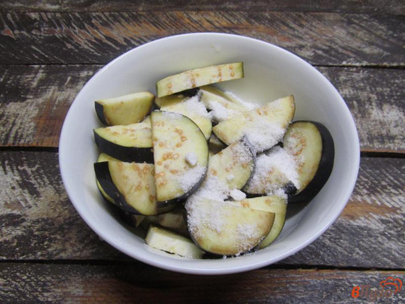 Фото приготовление рецепта: Овощное рагу из баклажана с помидором шаг №1