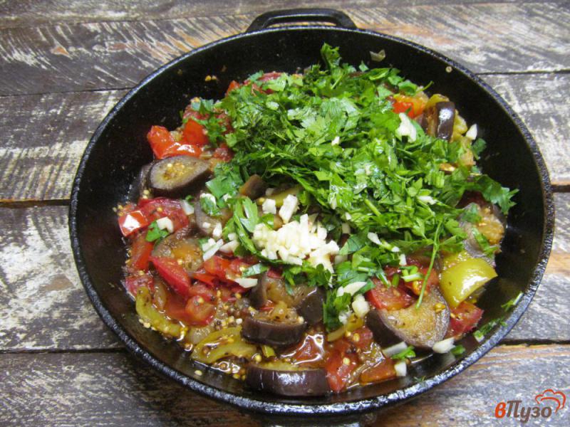 Фото приготовление рецепта: Овощное рагу из баклажана с помидором шаг №7