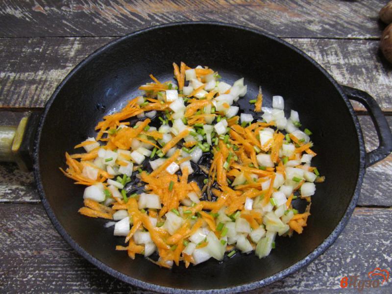 Фото приготовление рецепта: Щи из свежей капусты с фасолью и грибами шаг №1