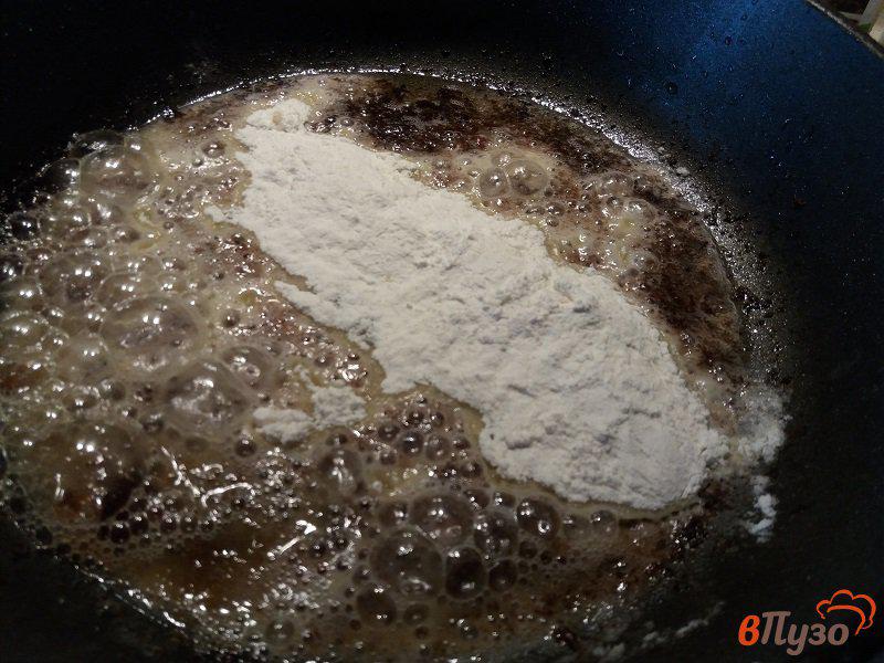 Фото приготовление рецепта: Колбаски по-слуцки с соусом шаг №14