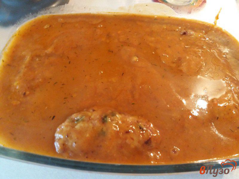 Фото приготовление рецепта: Колбаски по-слуцки с соусом шаг №16
