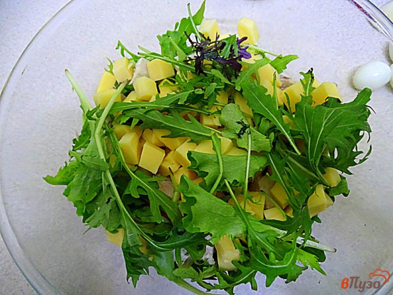 Фото приготовление рецепта: Салат с куриной грудкой и чесночным соусом шаг №6