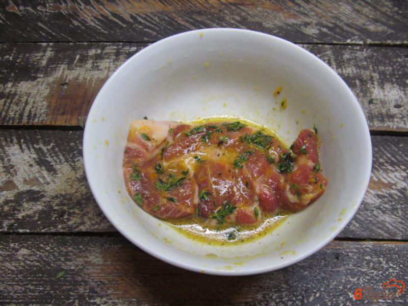 Фото приготовление рецепта: Свинина в апельсиновом маринаде с картофелем шаг №3