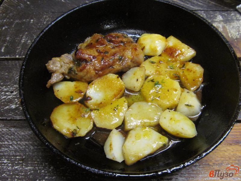 Фото приготовление рецепта: Свинина в апельсиновом маринаде с картофелем шаг №5