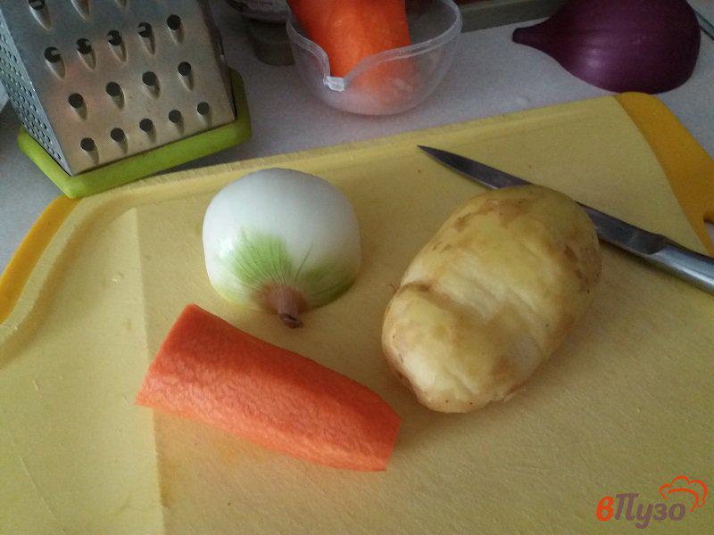 Фото приготовление рецепта: Картофельный суп с курицей шаг №3