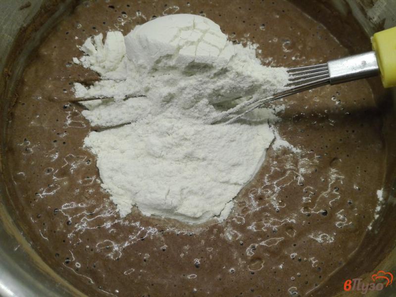 Фото приготовление рецепта: Шоколадные блинчики со сгущенным молоком шаг №4