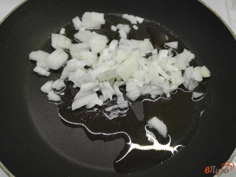 Фото приготовление рецепта: Картофельная запеканка с грибами и яйцом шаг №2