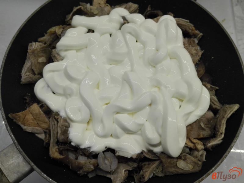 Фото приготовление рецепта: Картофельная запеканка с грибами и яйцом шаг №5