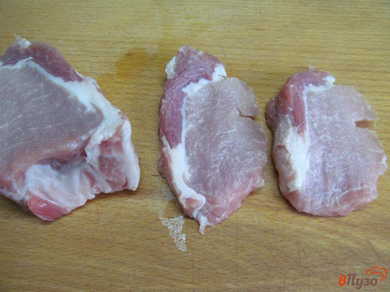 Фото приготовление рецепта: Свиные отбивные в жареными грибами шаг №1
