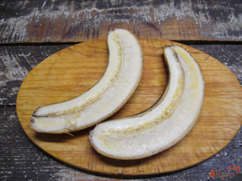 Фото приготовление рецепта: Жареный банан со взбитыми сливками шаг №1