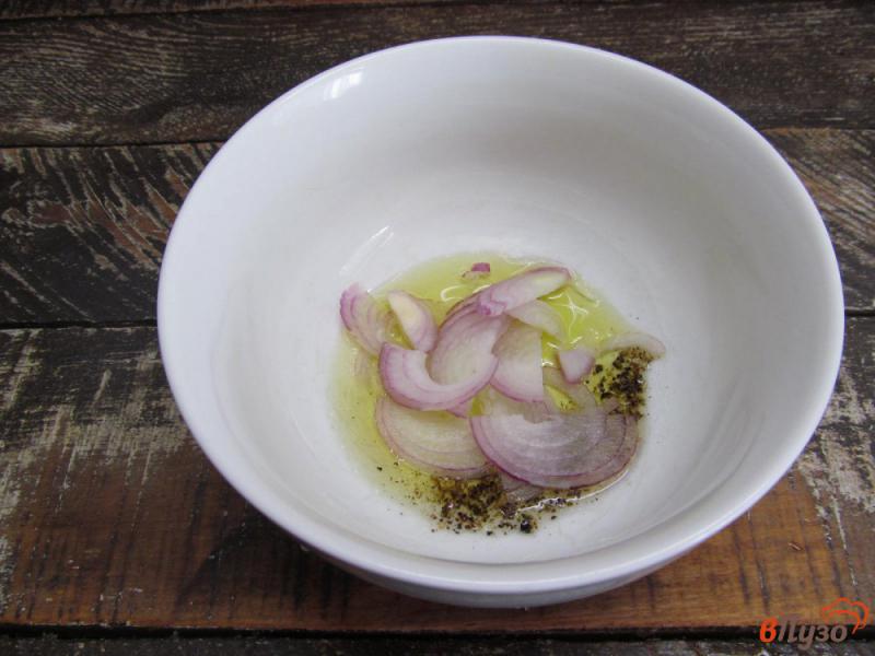 Фото приготовление рецепта: Салат из помидора с малосольным огурцом шаг №1