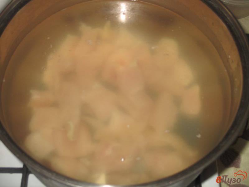 Фото приготовление рецепта: Суп из куриной грудки с вермишелью и шампиньонами шаг №1