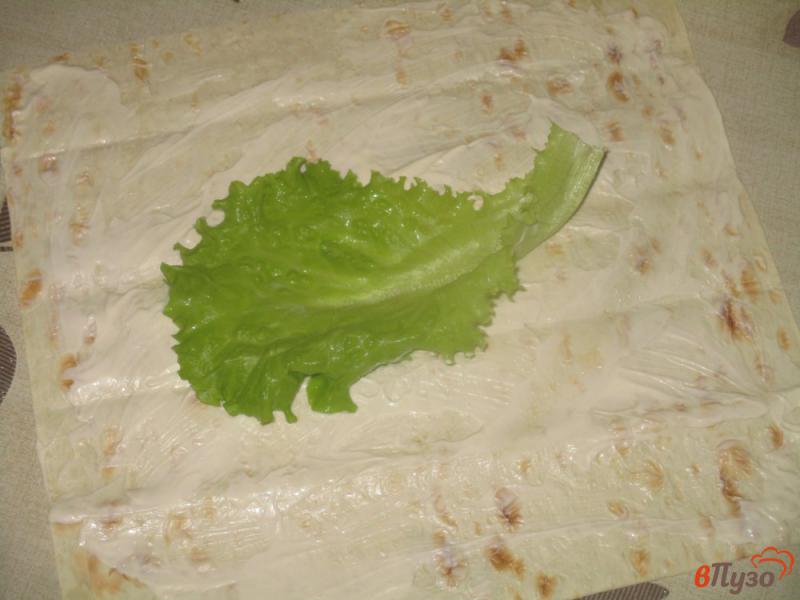Фото приготовление рецепта: Сосиски в лаваше с салатом и зеленью шаг №1