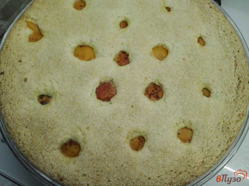 Фото приготовление рецепта: Абрикосовый пирог с меренгой шаг №8