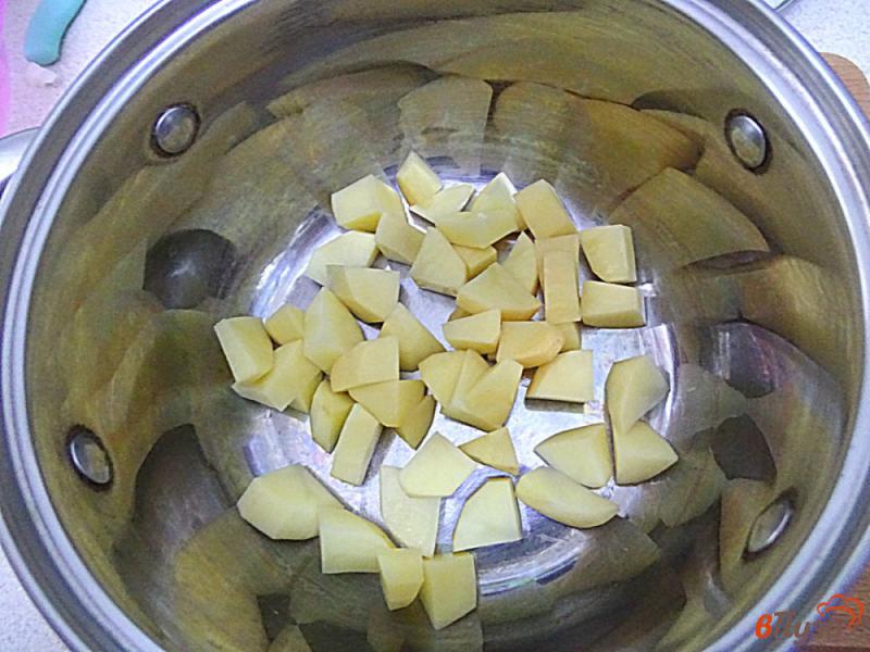 Фото приготовление рецепта: Суп с рисом картофелем и овощами шаг №1