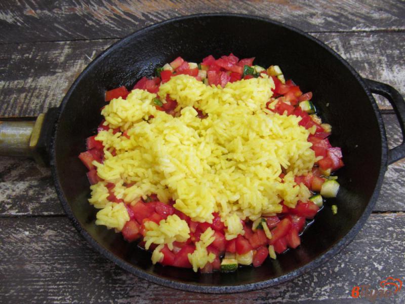 Фото приготовление рецепта: Рис с кабачком и помидором по турецки шаг №4