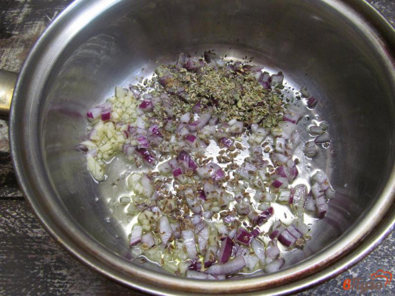 Фото приготовление рецепта: Греческая паста орзо с лимоном и травами шаг №2