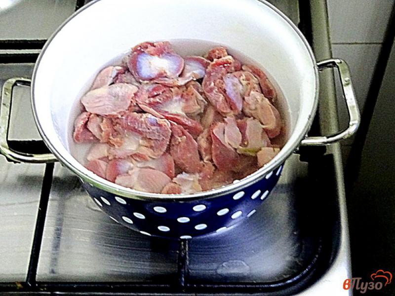 Фото приготовление рецепта: Куриные желудки в соево-сливочном соусе шаг №3