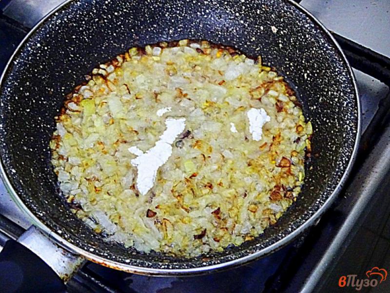Фото приготовление рецепта: Куриные желудки в соево-сливочном соусе шаг №4