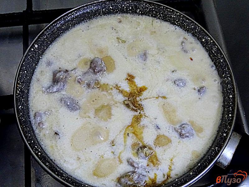 Фото приготовление рецепта: Куриные желудки в соево-сливочном соусе шаг №6