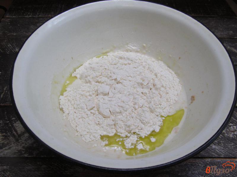 Фото приготовление рецепта: Пирожки на кефире с абрикосом шаг №2