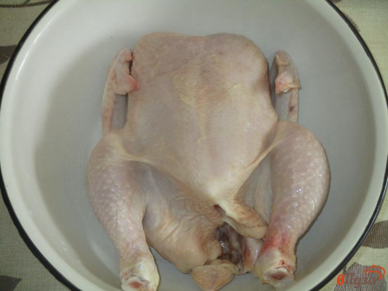 Фото приготовление рецепта: Курица запеченная  в духовке на подставке шаг №1