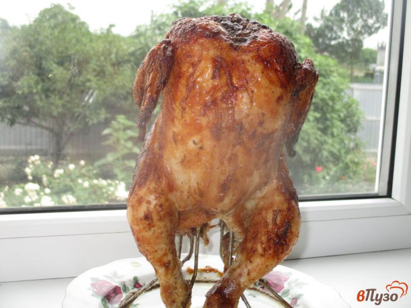 Фото приготовление рецепта: Курица запеченная  в духовке на подставке шаг №6