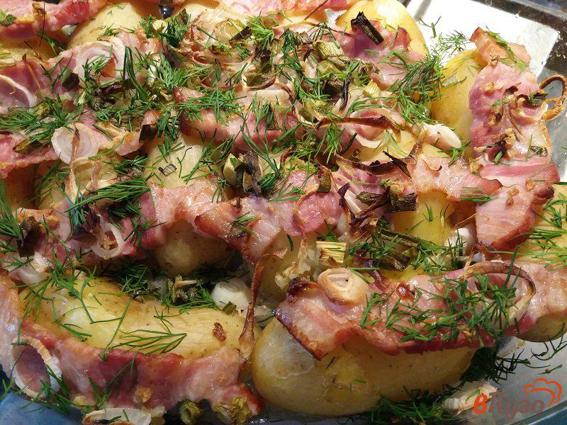 Фото приготовление рецепта: Запеченный молодой картофель с беконом шаг №10