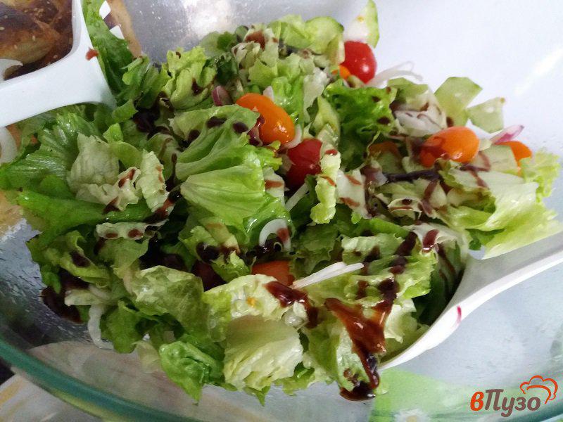 Фото приготовление рецепта: Овощной салат с помидорами черри шаг №6
