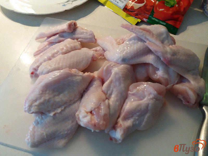 Фото приготовление рецепта: Карамелизованные куриные крылышки из духовки шаг №2