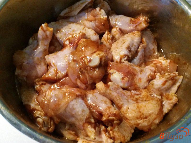 Фото приготовление рецепта: Карамелизованные куриные крылышки из духовки шаг №4