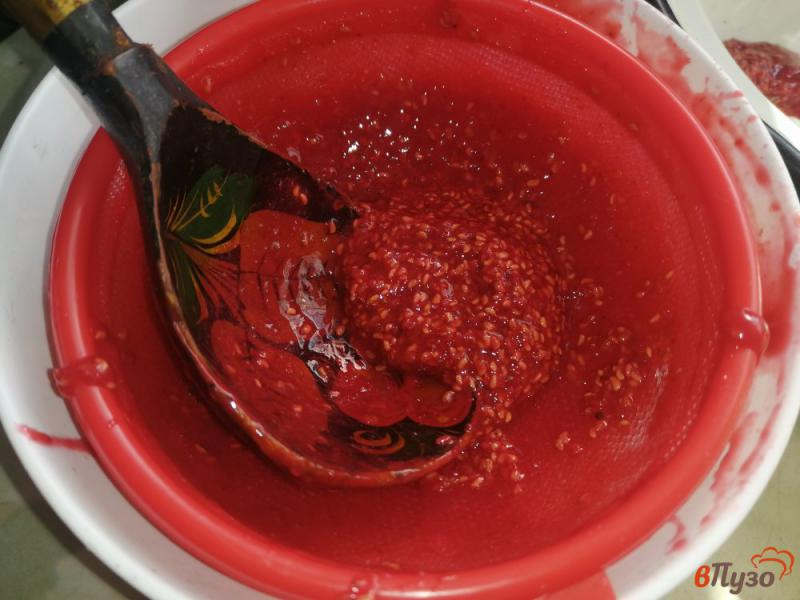 Фото приготовление рецепта: Малиновое протертое варенье с мятой шаг №7
