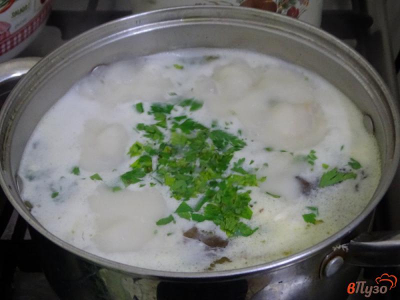 Фото приготовление рецепта: Суп с горошком опятами и сырками шаг №7