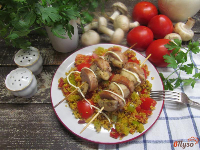 Фото приготовление рецепта: Шашлычок из куриной колбасы с овощным кус-кусом шаг №11