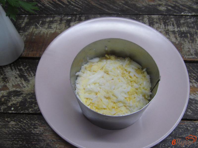 Фото приготовление рецепта: Слоеный салат из свеклы с огурцом и салями шаг №3