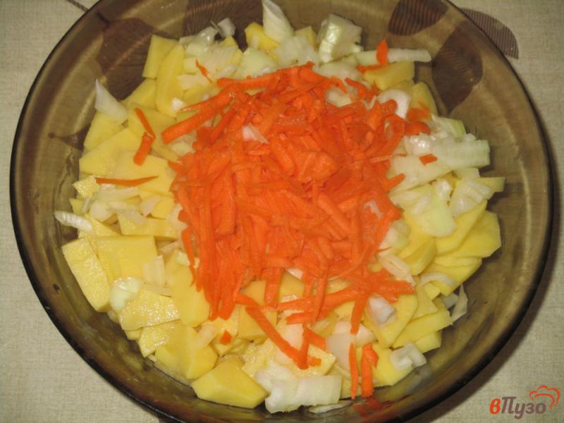 Фото приготовление рецепта: Жаркое из утиной грудки с картофелем шаг №4