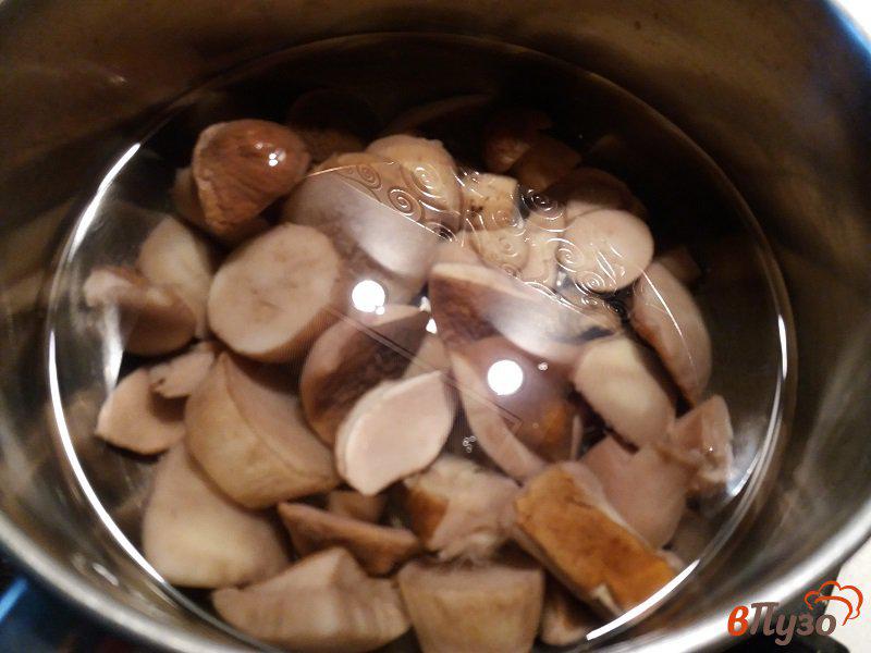 Фото приготовление рецепта: Маринованные белые грибы шаг №4
