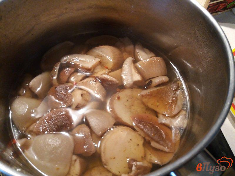 Фото приготовление рецепта: Маринованные белые грибы шаг №6