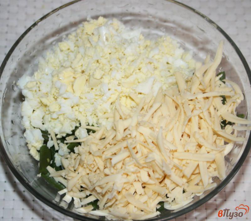 Фото приготовление рецепта: Салат из стручковой фасоли и яиц шаг №2